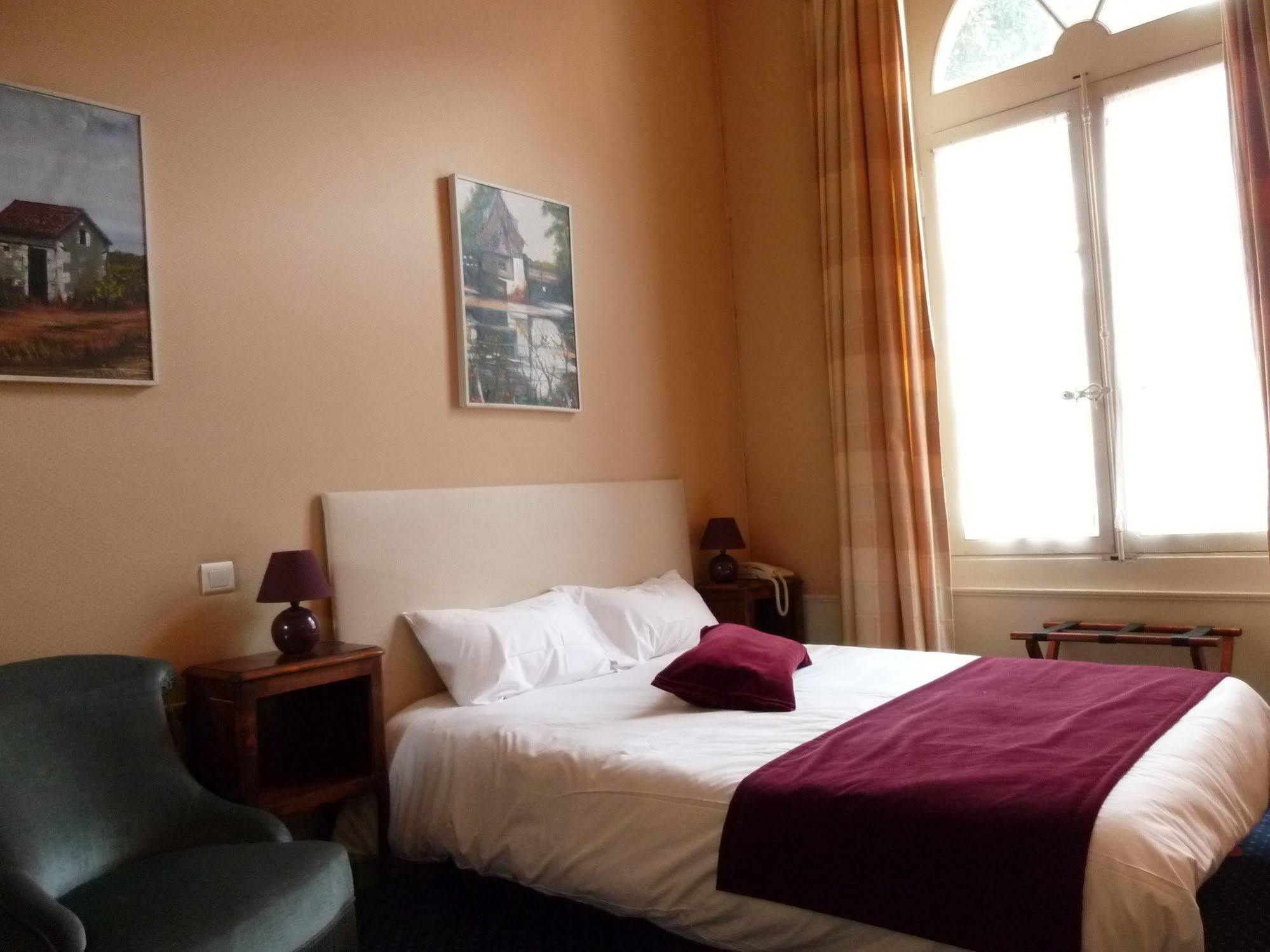 Hotel Grand Monarque Azay-le-Rideau Bagian luar foto
